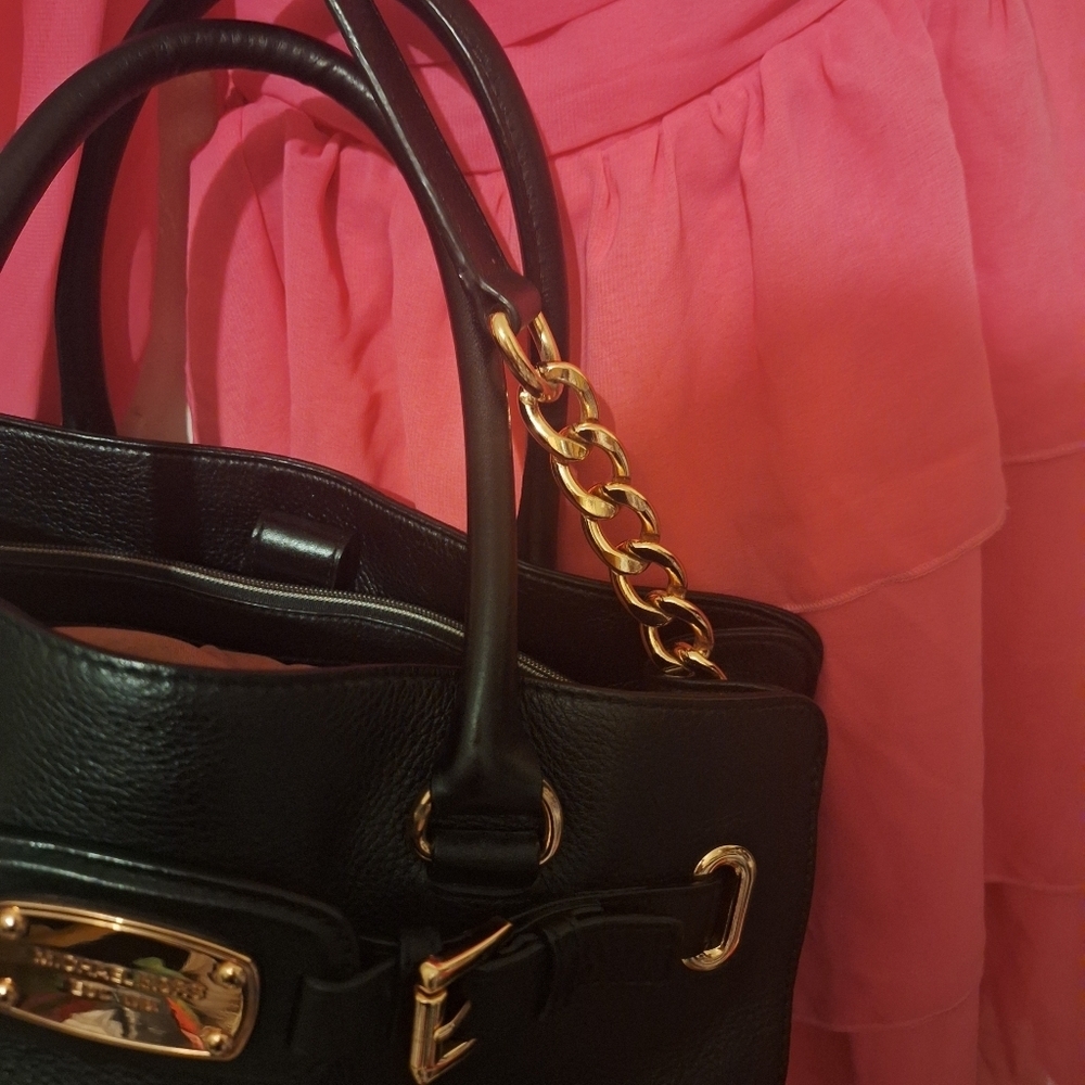 Michael Kors East West Bllack Pebble Leather Handbag - Picture 3 of 9